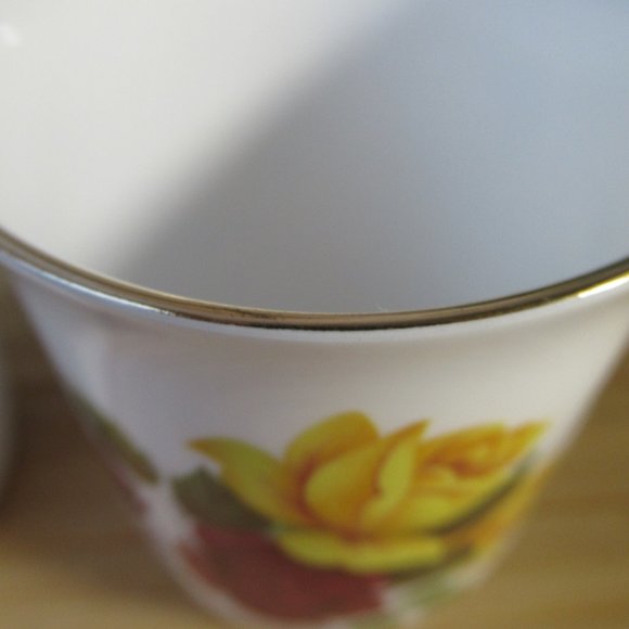 2 Fine Bone China Mugs Roses by Royal Windsor, England - Picture 10 of 13